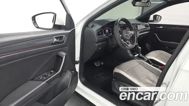 Volkswagen T-Roc 2021 — Şəkil 27/30