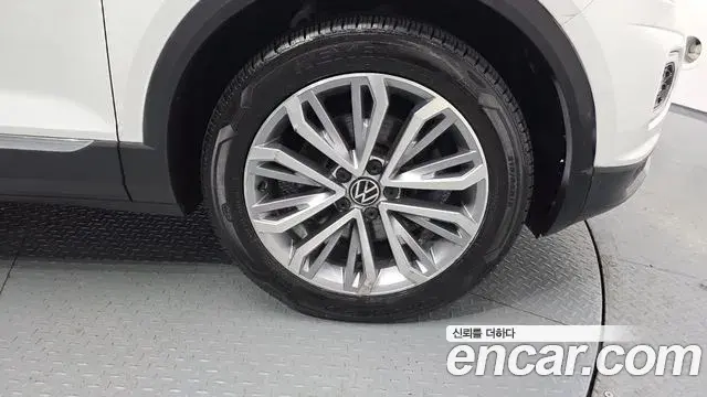 Volkswagen T-Roc 2021 — Şəkil 28/30