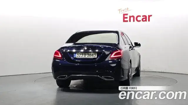 Mercedes-Benz C-Class 2021 — Photo 3/30