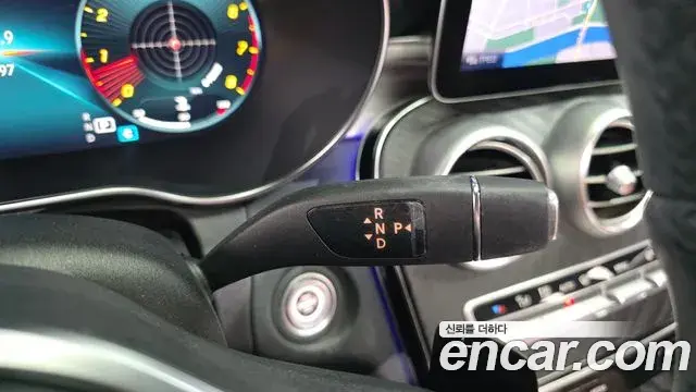 Mercedes-Benz C-Class 2021 — Photo 1/30