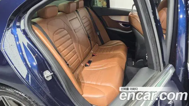 Mercedes-Benz C-Class 2021 — Photo 16/30