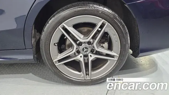 Mercedes-Benz C-Class 2021 — Photo 13/30