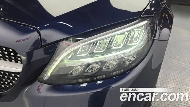 Mercedes-Benz C-Class 2021 — Photo 11/30