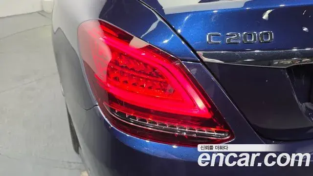 Mercedes-Benz C-Class 2021 — Photo 22/30