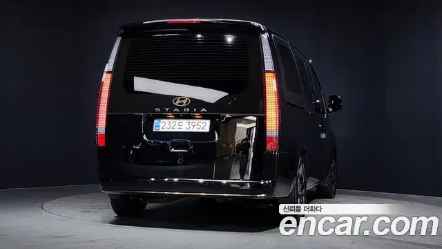 Hyundai Staria 2024 — ფოტო 3/37