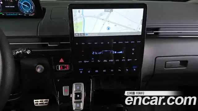 Hyundai Staria 2024 — ფოტო 27/37