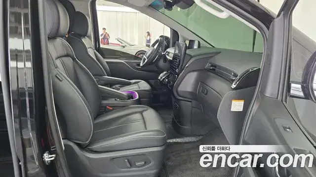 Hyundai Staria 2024 — ფოტო 33/37