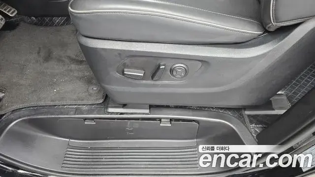 Hyundai Staria 2024 — ფოტო 20/37