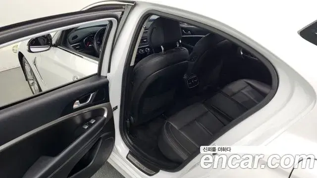 Genesis G70 2019 — Photo 16/20