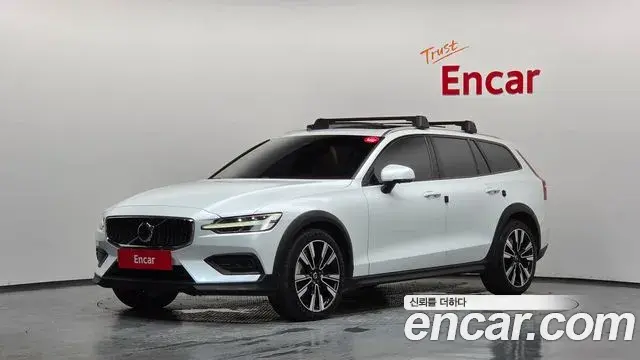 Volvo V60 Cross Country 2024 — Фото 1/20