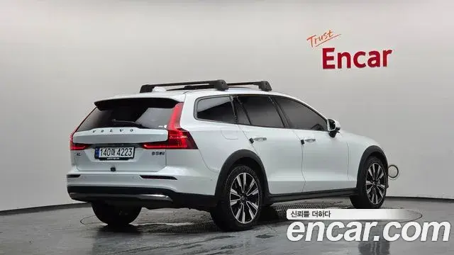 Volvo V60 Cross Country 2024 — Фото 2/20