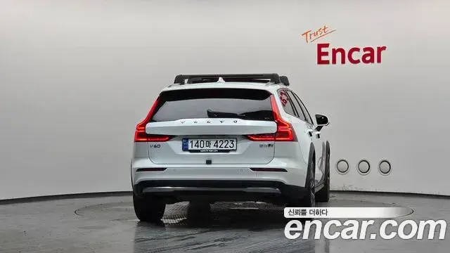 Volvo V60 Cross Country 2024 — Фото 4/20