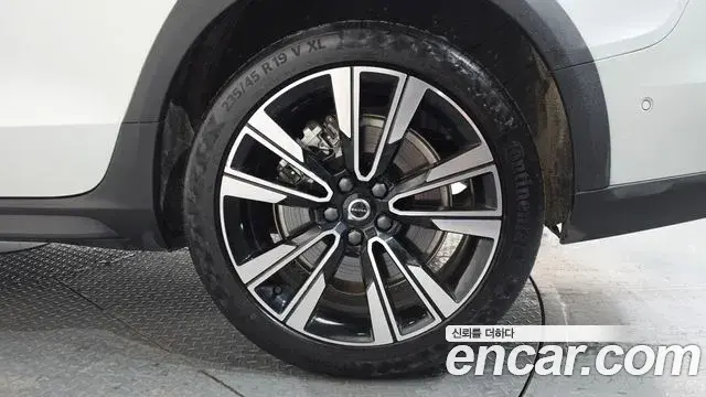 Volvo V60 Cross Country 2024 — Şəkil 29/36