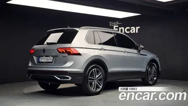 Volkswagen Tiguan 2022 — ფოტო 22/32