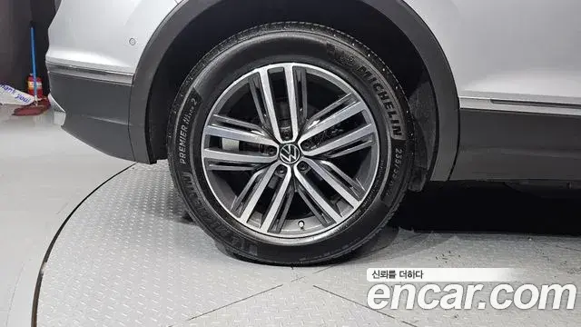 Volkswagen Tiguan 2022 — ფოტო 7/32