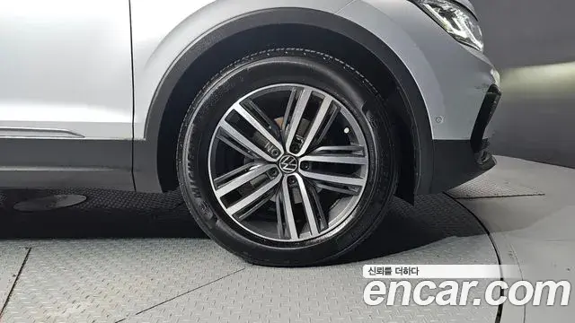 Volkswagen Tiguan 2022 — ფოტო 4/32