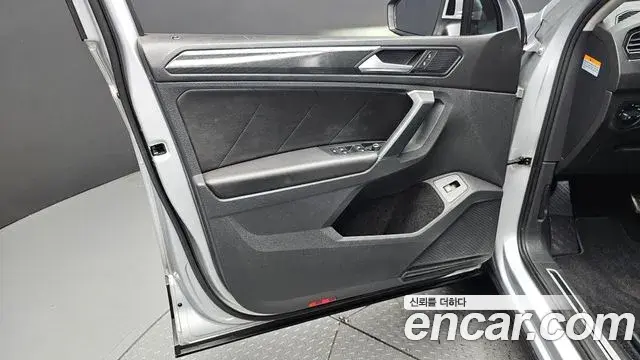 Volkswagen Tiguan 2022 — ფოტო 19/32