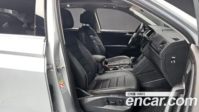 Volkswagen Tiguan 2022 — ფოტო 9/32