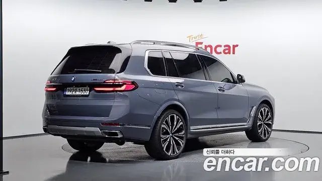 BMW X7 2023 — Фото 2/20