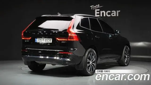 Volvo XC60 2022 — Photo 31/37