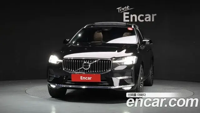 Volvo XC60 2022 — Photo 28/37