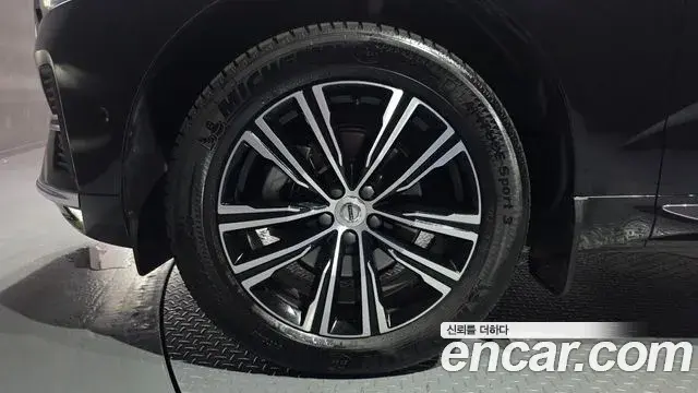 Volvo XC60 2022 — Photo 19/37