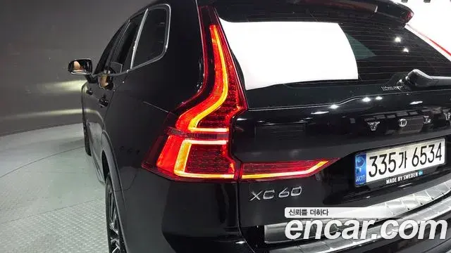 Volvo XC60 2022 — Photo 37/37