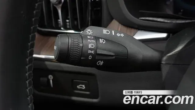 Volvo XC60 2022 — Photo 30/37