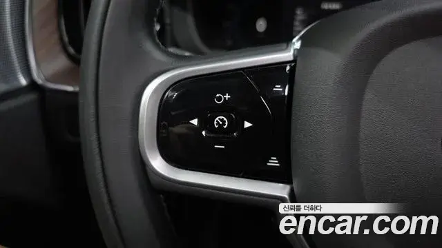 Volvo XC60 2022 — Photo 24/37