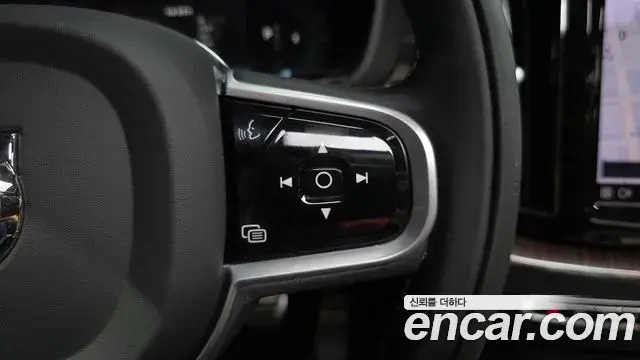 Volvo XC60 2022 — Photo 26/37