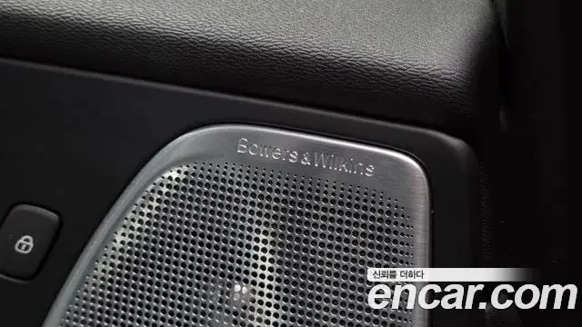 Volvo XC60 2022 — Photo 4/37