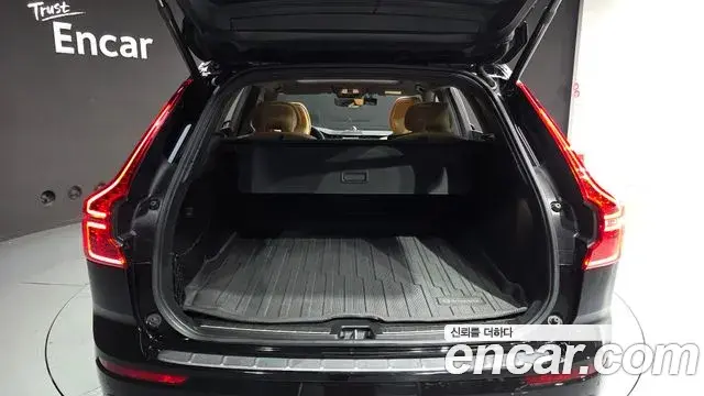 Volvo XC60 2022 — Photo 5/37