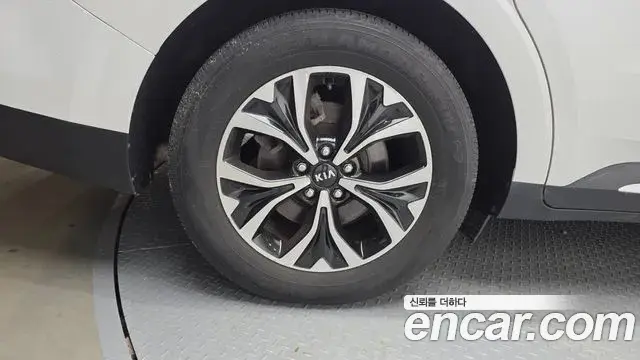 Kia Carnival 2021 — Фото 4/20