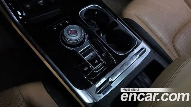 Kia Carnival 2021 — Фото 8/20