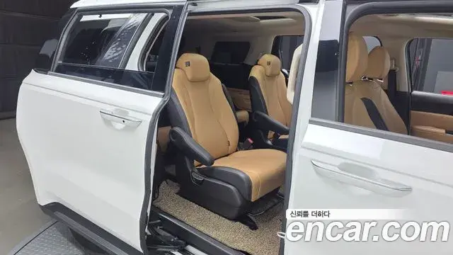 Kia Carnival 2021 — Фото 12/20