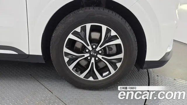 Kia Carnival 2021 — Photo 40/43