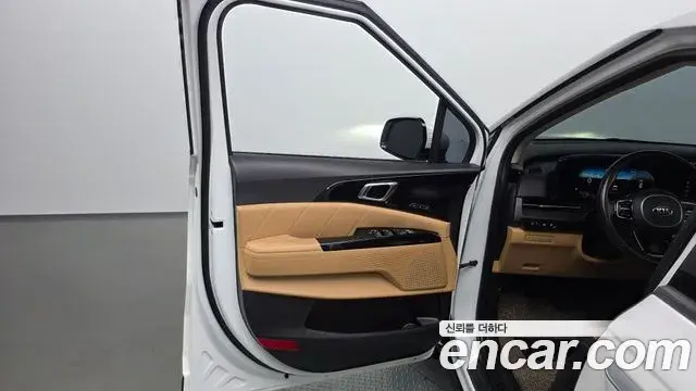 Kia Carnival 2021 — Photo 2/43