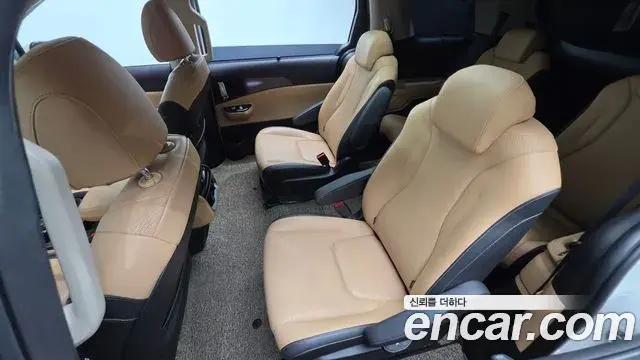Kia Carnival 2021 — Photo 23/43