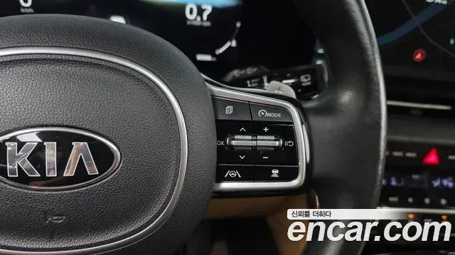 Kia Carnival 2021 — Photo 21/43
