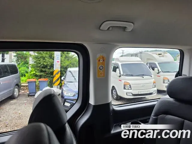 Hyundai Staria 2022 — ფოტო 7/12