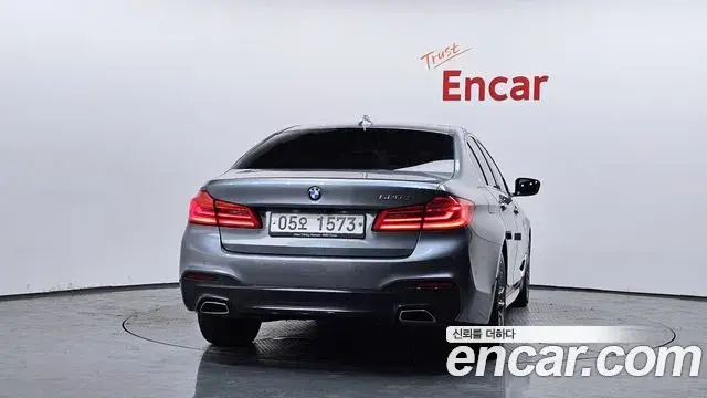 BMW 5 Series 2018 — Фото 4/20