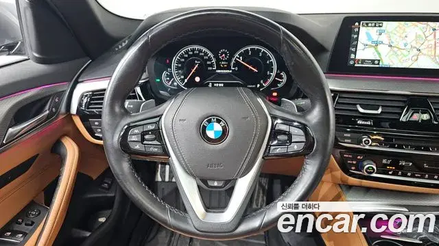 BMW 5 Series 2018 — Фото 13/20