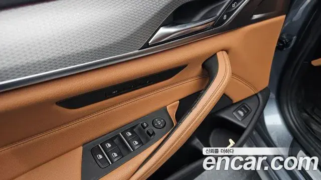 BMW 5 Series 2018 — Şəkil 10/33