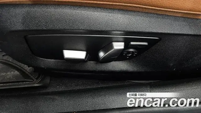 BMW 5 Series 2018 — Şəkil 12/33