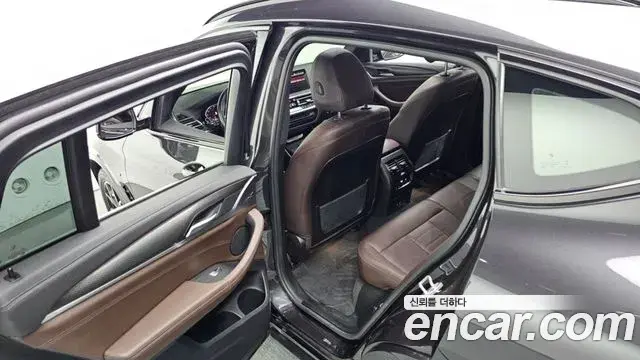 BMW X4 2023 — Şəkil 26/31