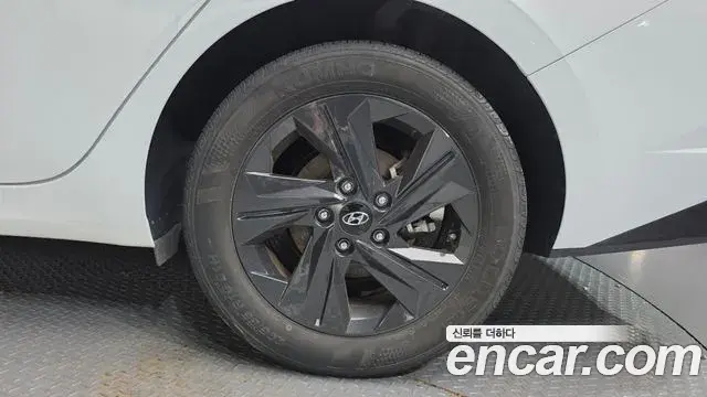 Hyundai The New Avante Hybrid 2021 — Photo 32/32