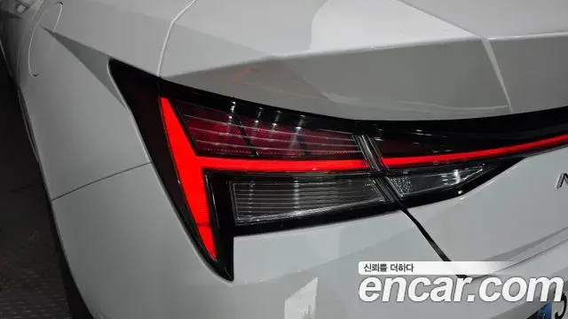 Hyundai The New Avante Hybrid 2021 — Photo 21/32