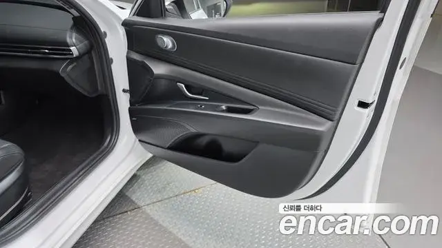 Hyundai The New Avante Hybrid 2021 — Photo 6/32