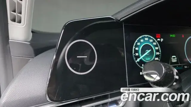 Hyundai The New Avante Hybrid 2021 — Photo 25/32
