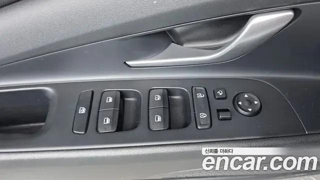 Hyundai The New Avante Hybrid 2021 — Photo 16/32